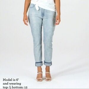 CAbi Higher High Rise Straight Leg Ice Blue Classic Jeans #5883 - Size 4